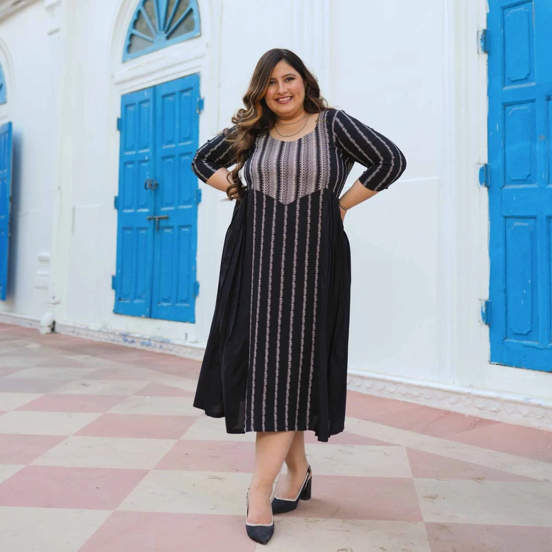 Black-Dress-Lavina-DSC06206-1.webp