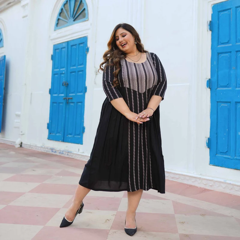 Black-Dress-Lavina-DSC06207-1.webp