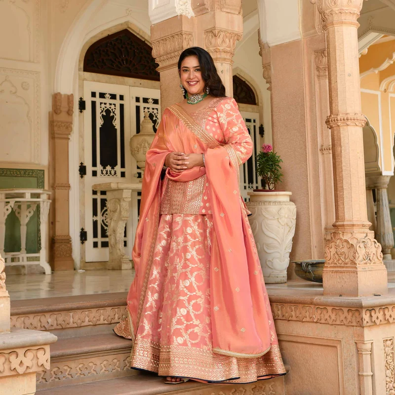 Peach-Banarsi-Lehanga-Set-Prisha-SCL_1621_02a0ebf4-8c0e-43e3-8d6d-5742c9a49c52-1.webp
