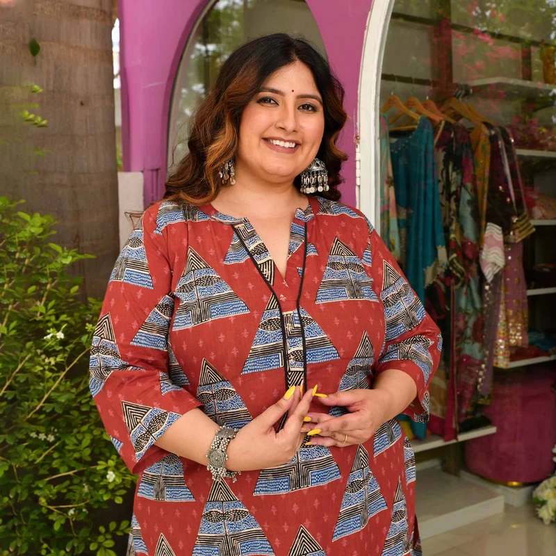 Tringle-print-kurta-SCL_7186_3ae21b1d-a6ba-4aad-8c59-d2b43438e40a-1.webp